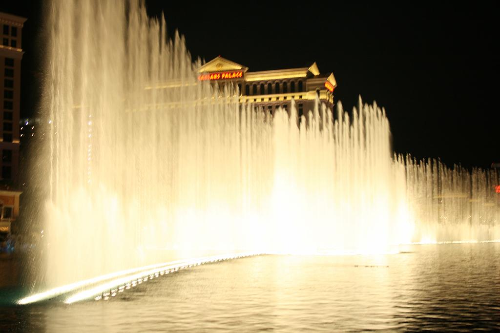 20081023 las vegas 047.jpg - Las Vegas - The fountains at the Bellagio.
